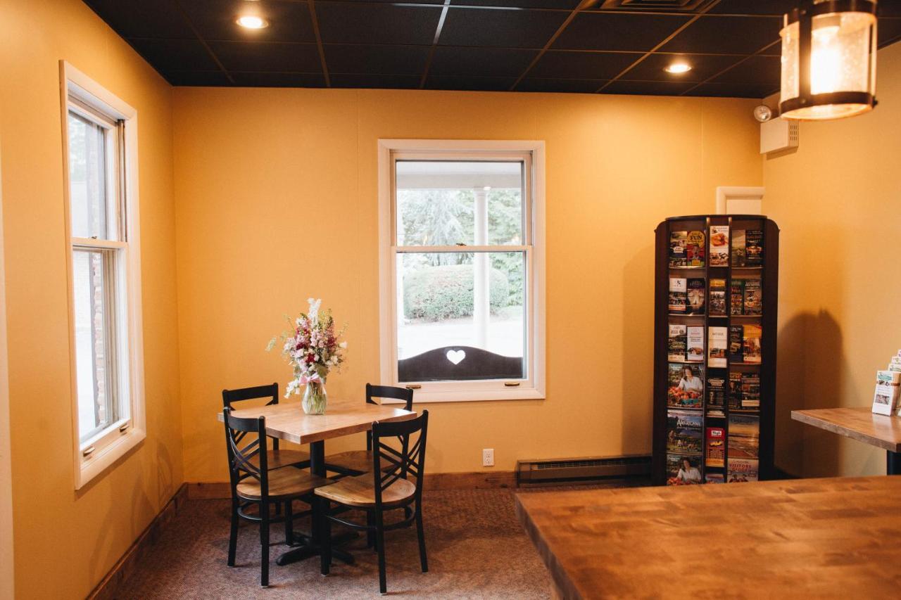 Country Squire Inn And Suites New Holland Екстериор снимка
