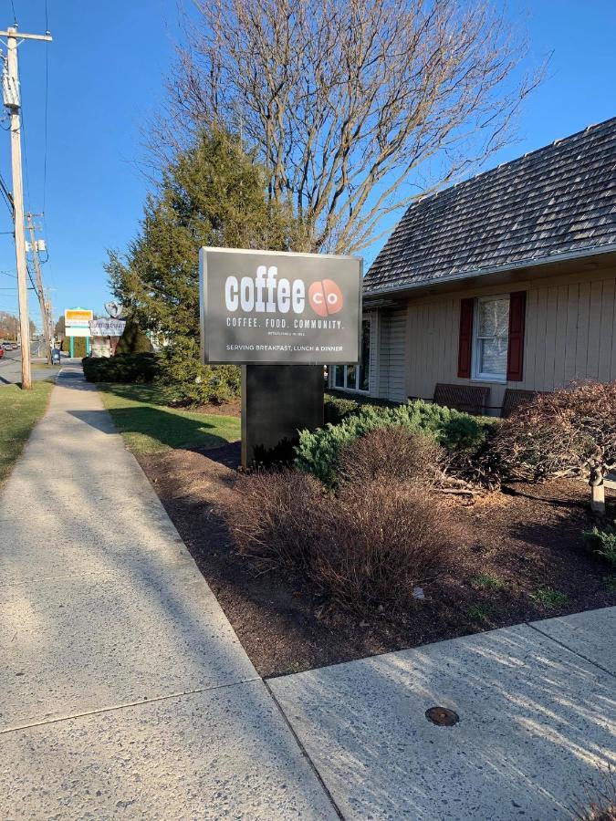 Country Squire Inn And Suites New Holland Екстериор снимка
