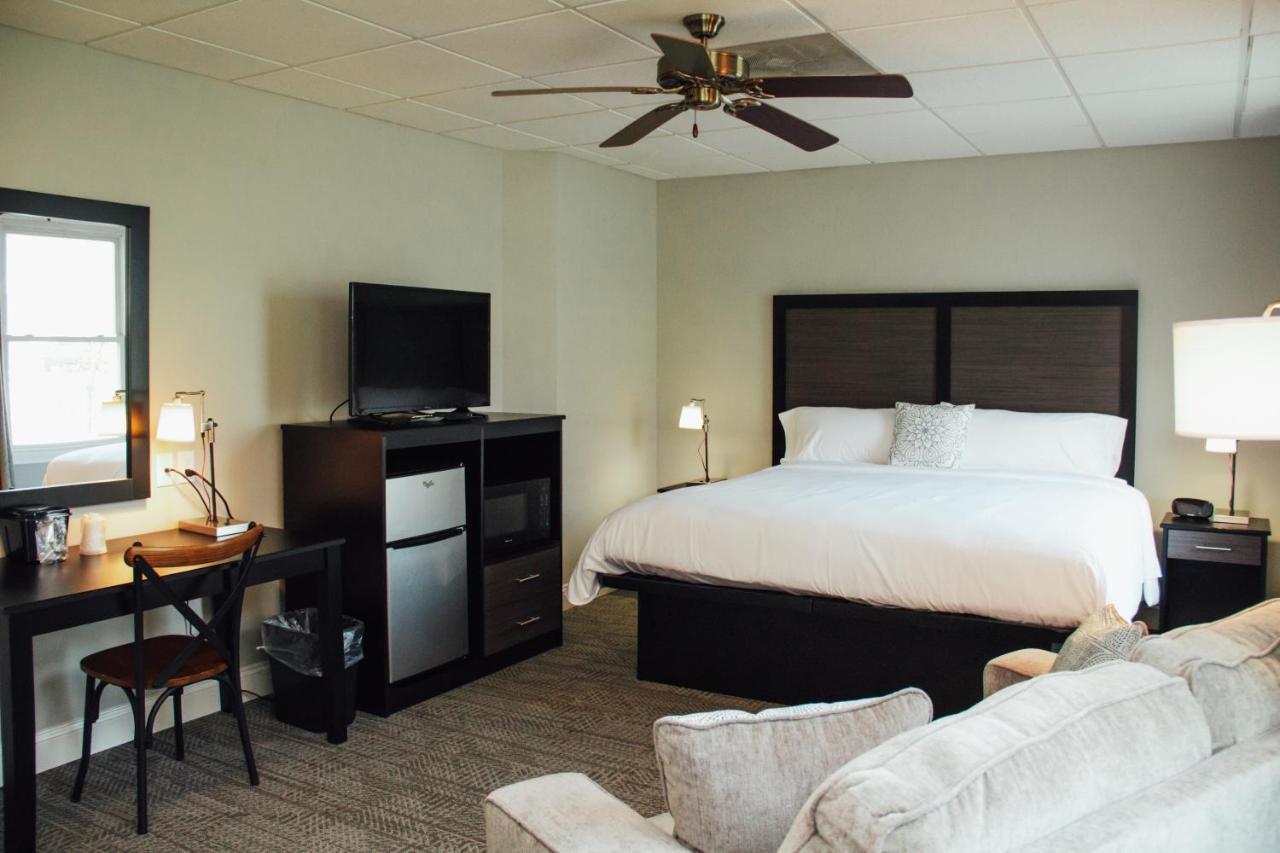 Country Squire Inn And Suites New Holland Екстериор снимка