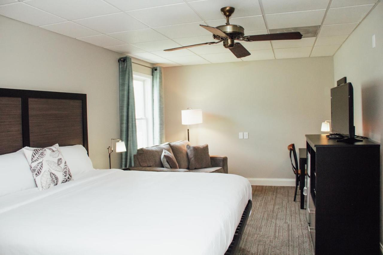 Country Squire Inn And Suites New Holland Екстериор снимка