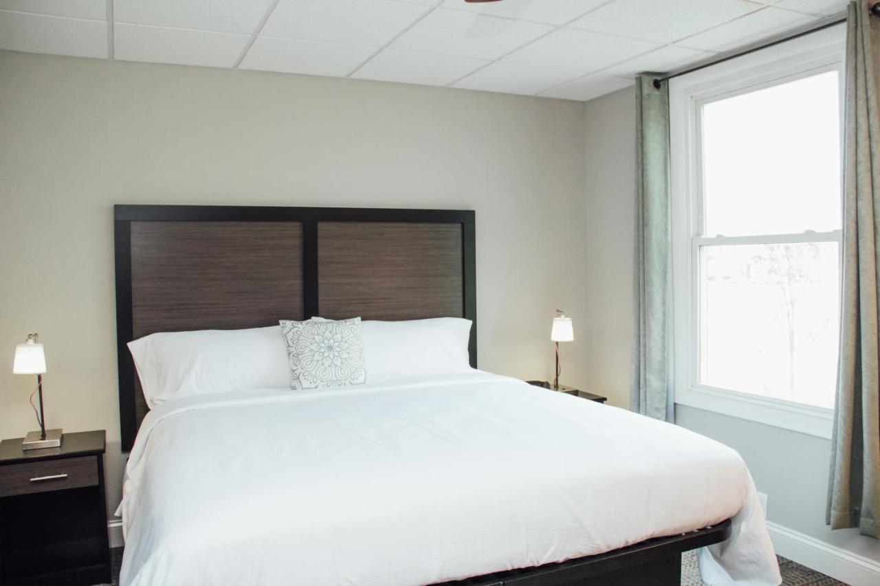 Country Squire Inn And Suites New Holland Екстериор снимка