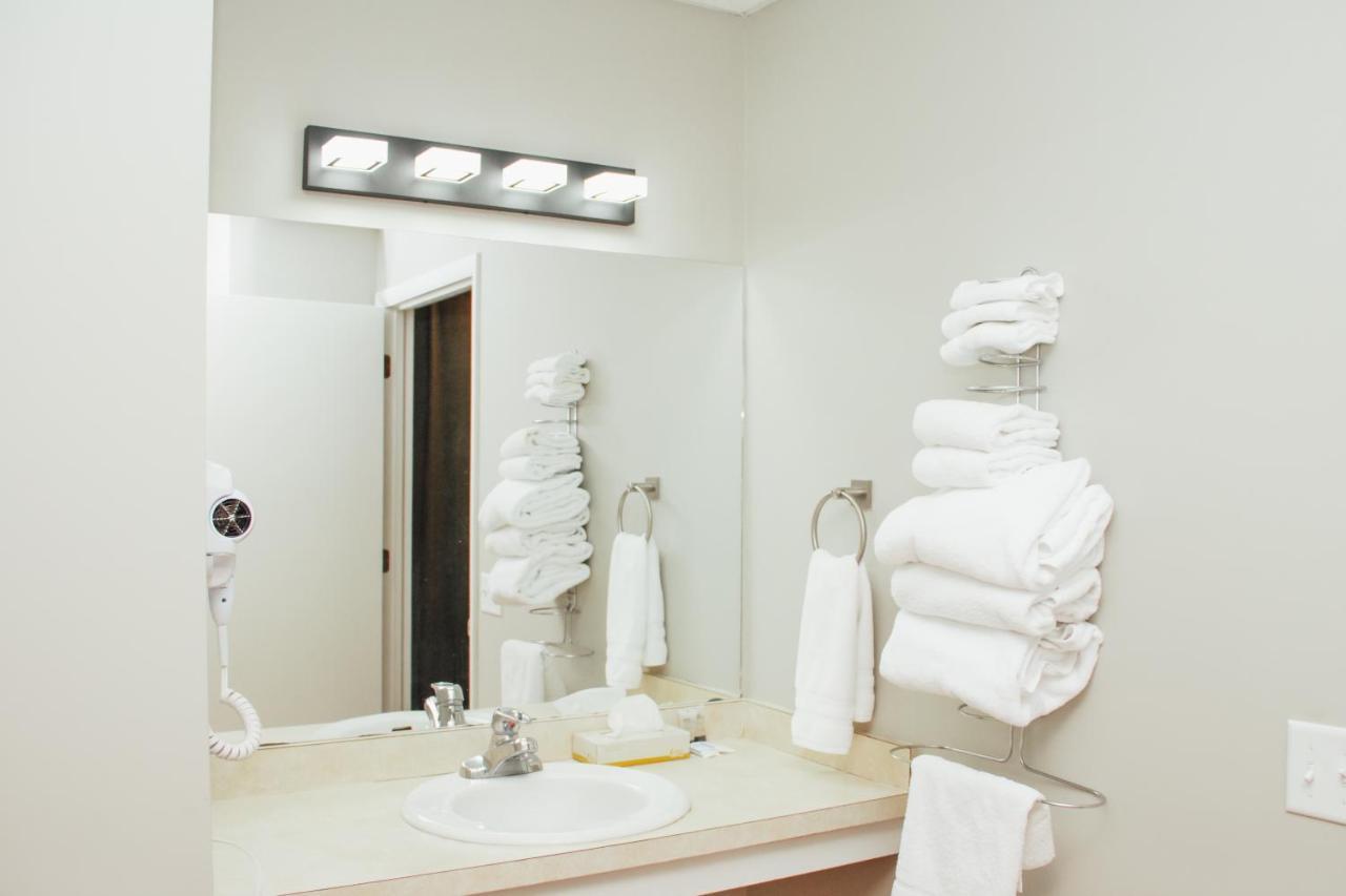 Country Squire Inn And Suites New Holland Екстериор снимка