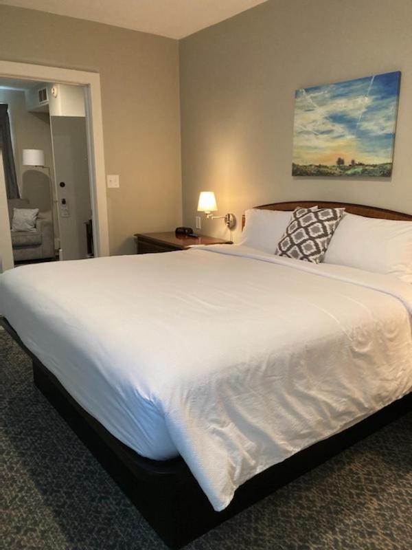 Country Squire Inn And Suites New Holland Екстериор снимка