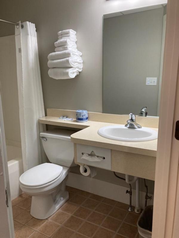 Country Squire Inn And Suites New Holland Екстериор снимка