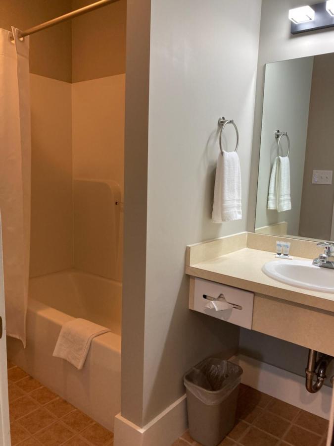 Country Squire Inn And Suites New Holland Екстериор снимка