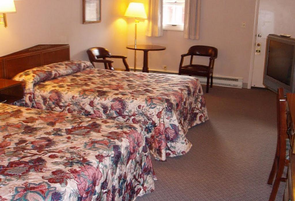 Country Squire Inn And Suites New Holland Екстериор снимка