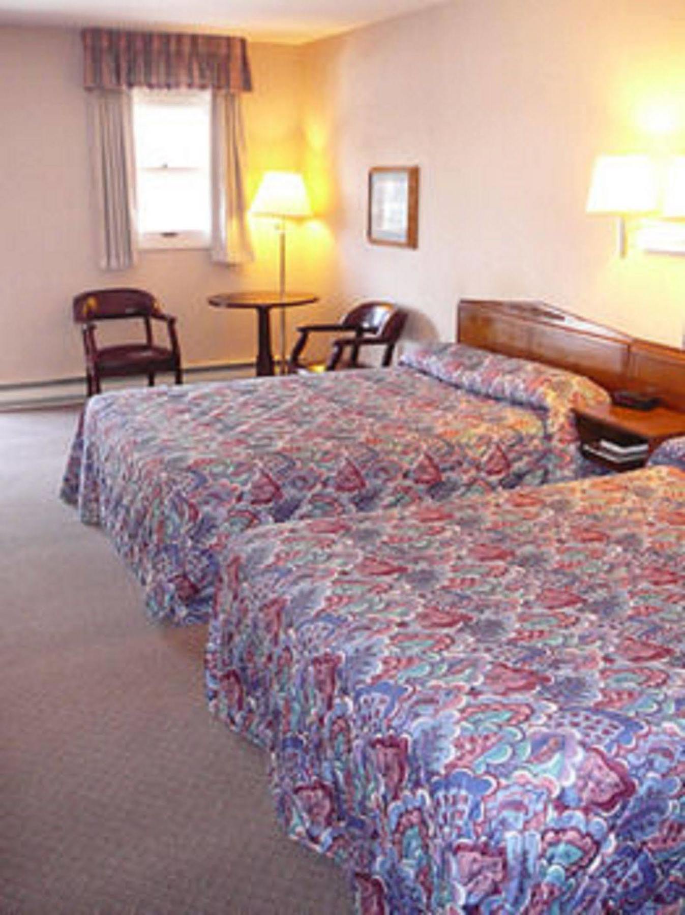 Country Squire Inn And Suites New Holland Екстериор снимка