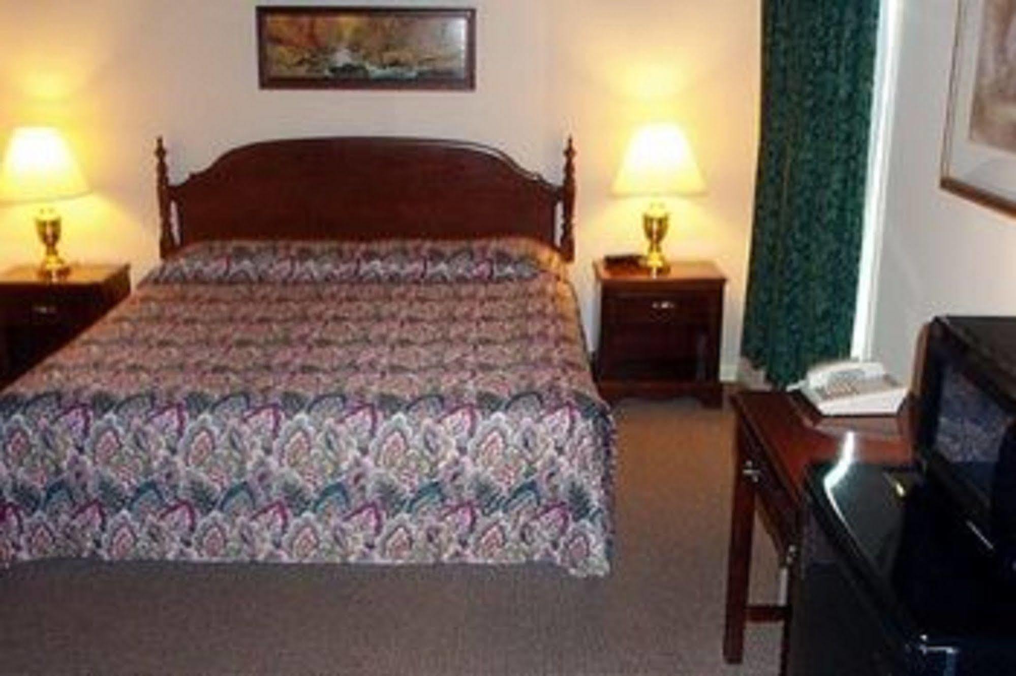 Country Squire Inn And Suites New Holland Екстериор снимка