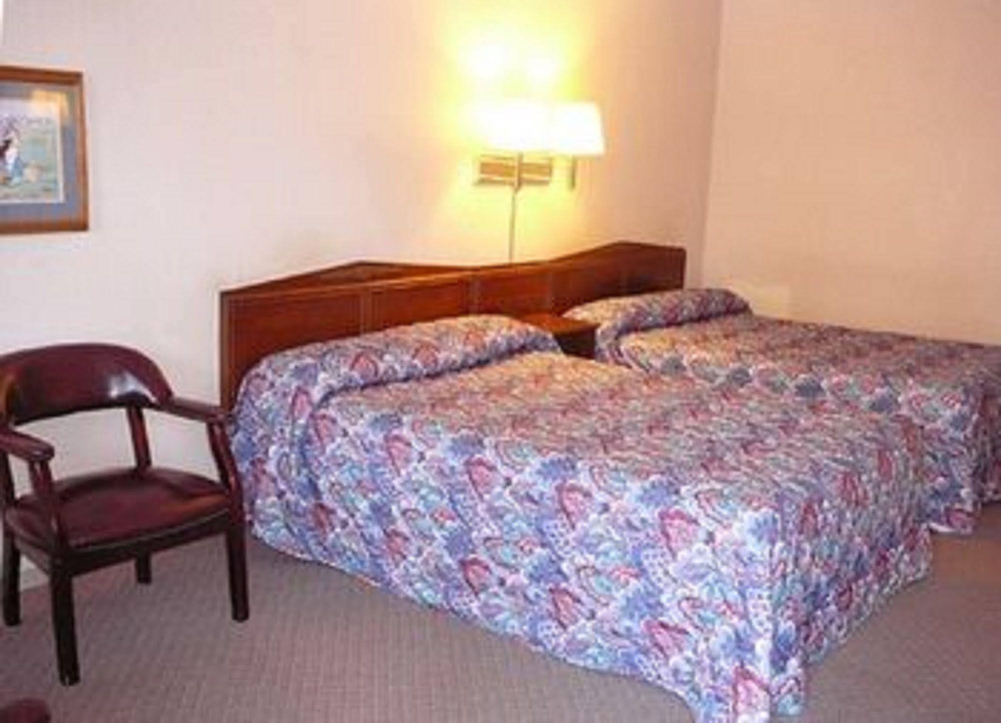 Country Squire Inn And Suites New Holland Екстериор снимка