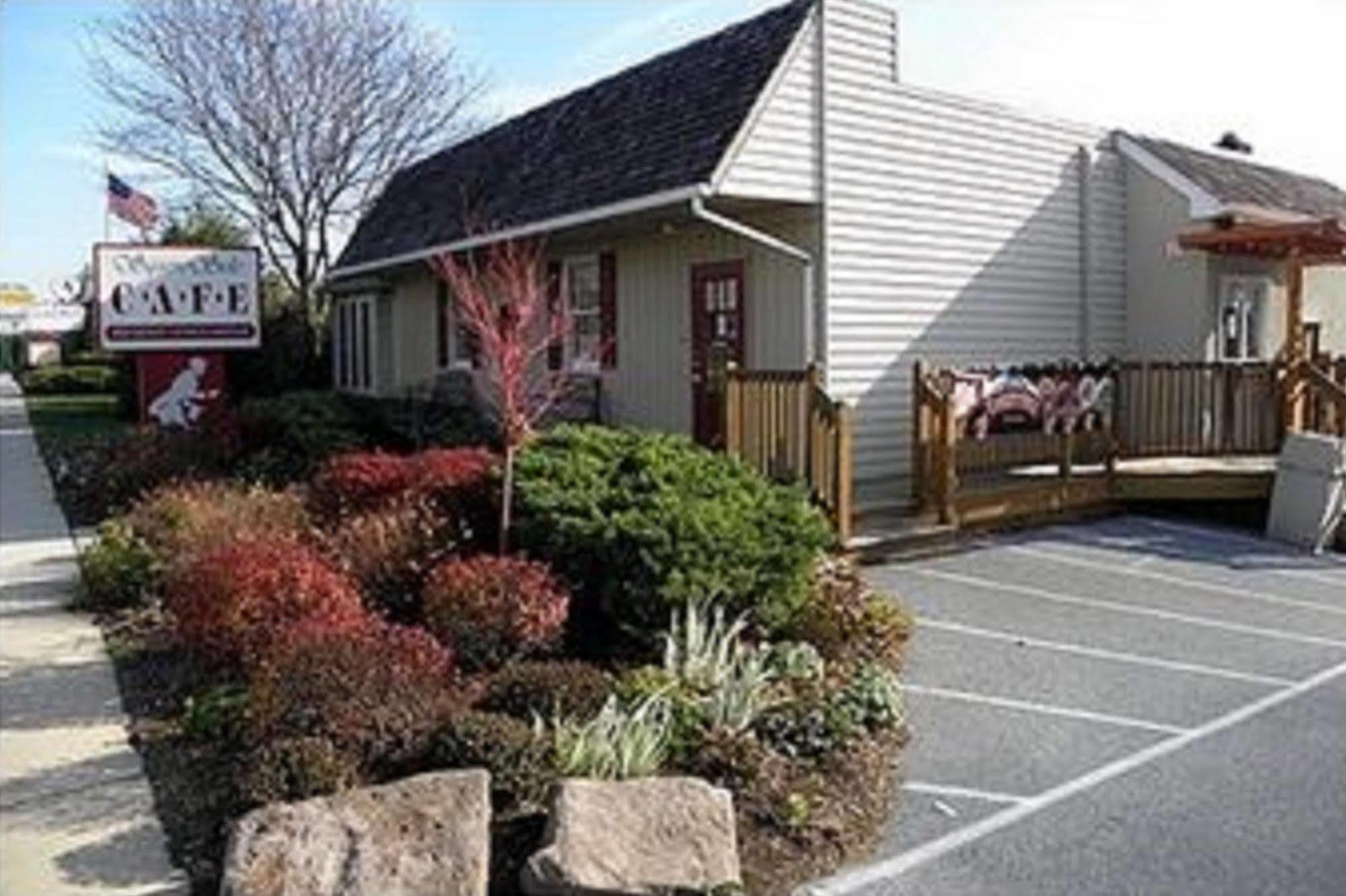 Country Squire Inn And Suites New Holland Екстериор снимка
