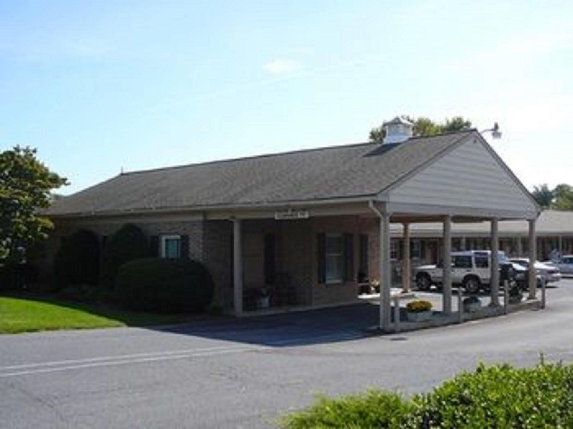 Country Squire Inn And Suites New Holland Екстериор снимка